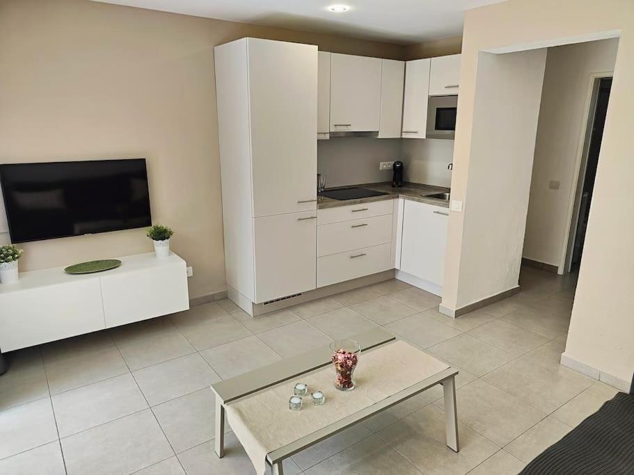 Playa Del Ingles: Beautiful Renovated Apartment San Bartolome de Tirajana  Exterior photo